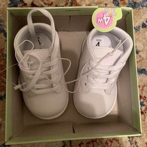 NEW TEENY TOES BABY WHITE WALKING SHOES SIZE 4W